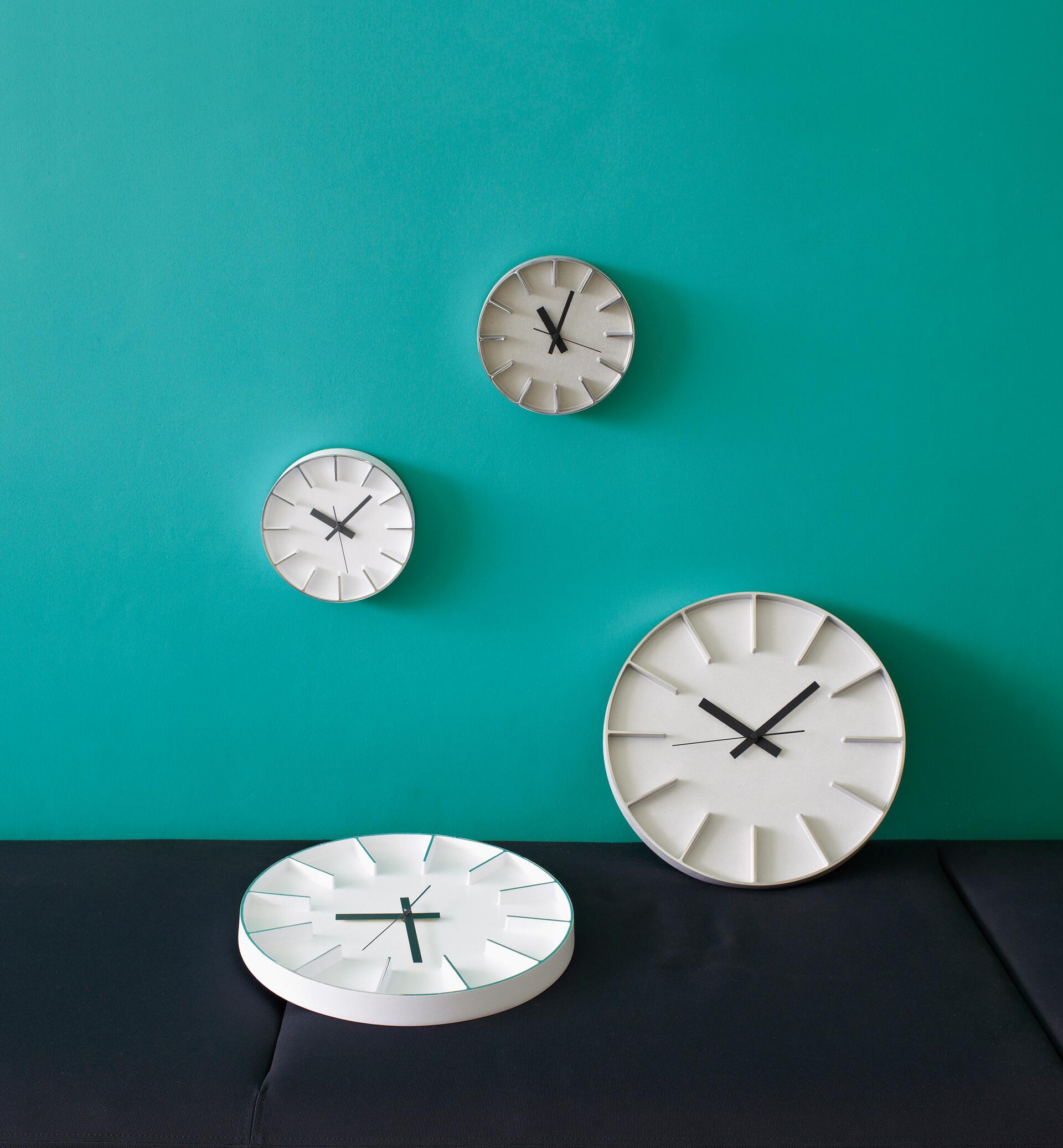 Lemnos Edge Clock Designuhr Klein Schwarz