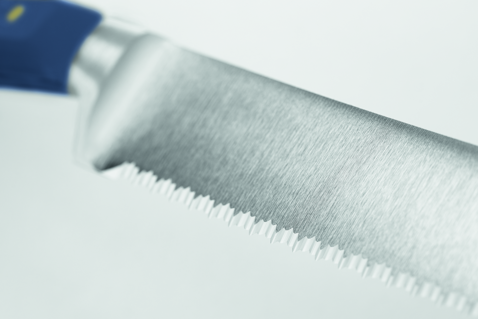 Wüsthof Classic Aufschnittmesser mit Wellenschliff 14 cm