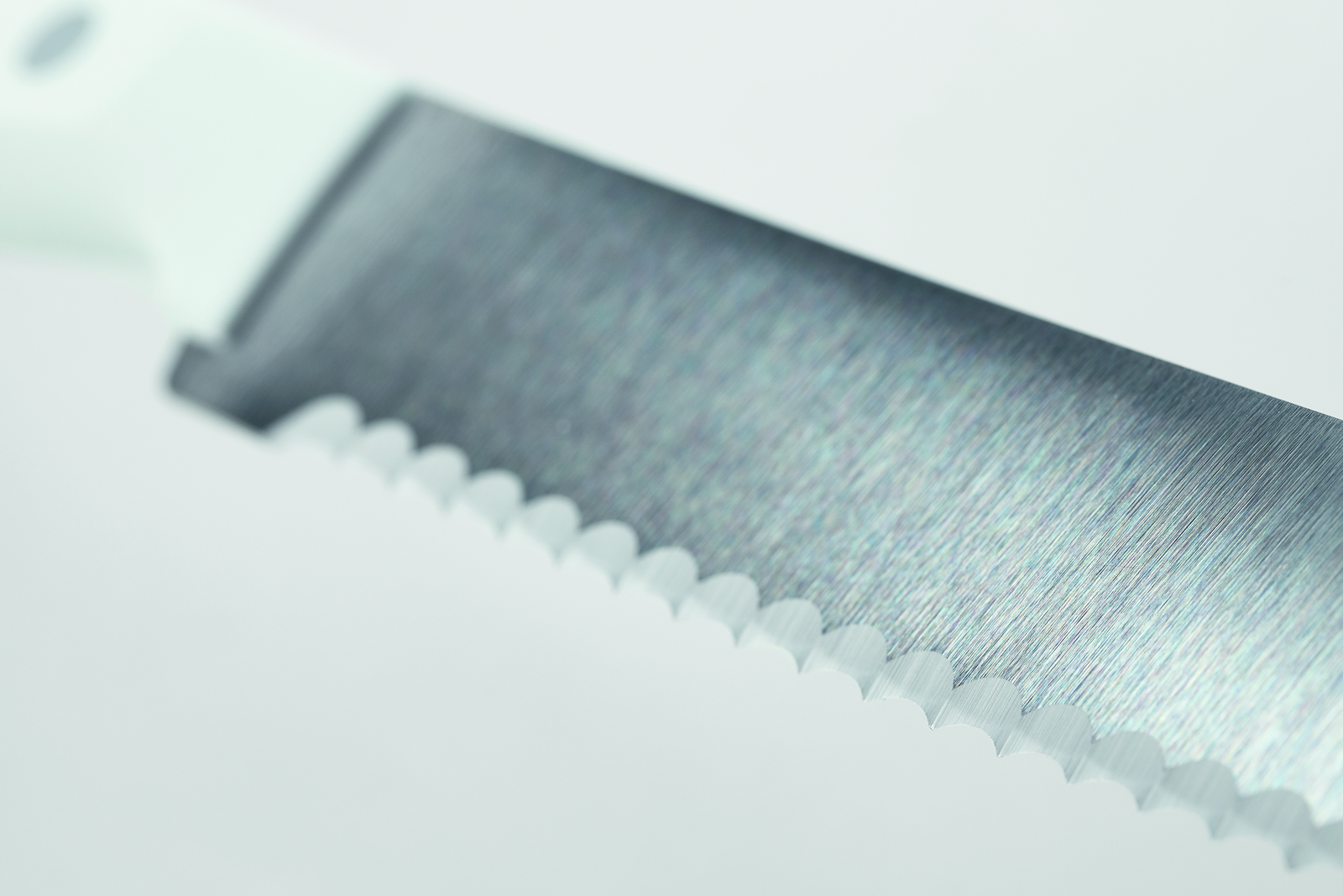 Wüsthof Classic Aufschnittmesser mit Wellenschliff 14 cm