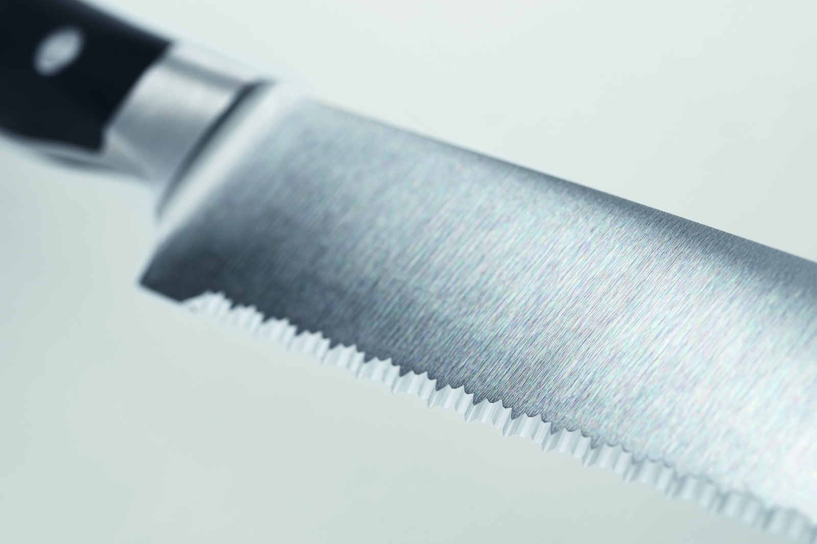 Wüsthof Classic Ikon Brotmesser mit Präzisions-Doppelwelle 23 cm